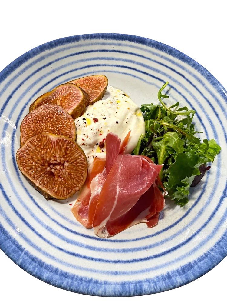 Burrata com presunto e figos